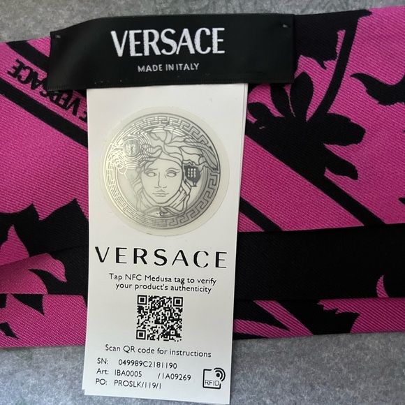 NWT Versace Floral Silhouette Silk Scarf Tie - Picture 9 of 9